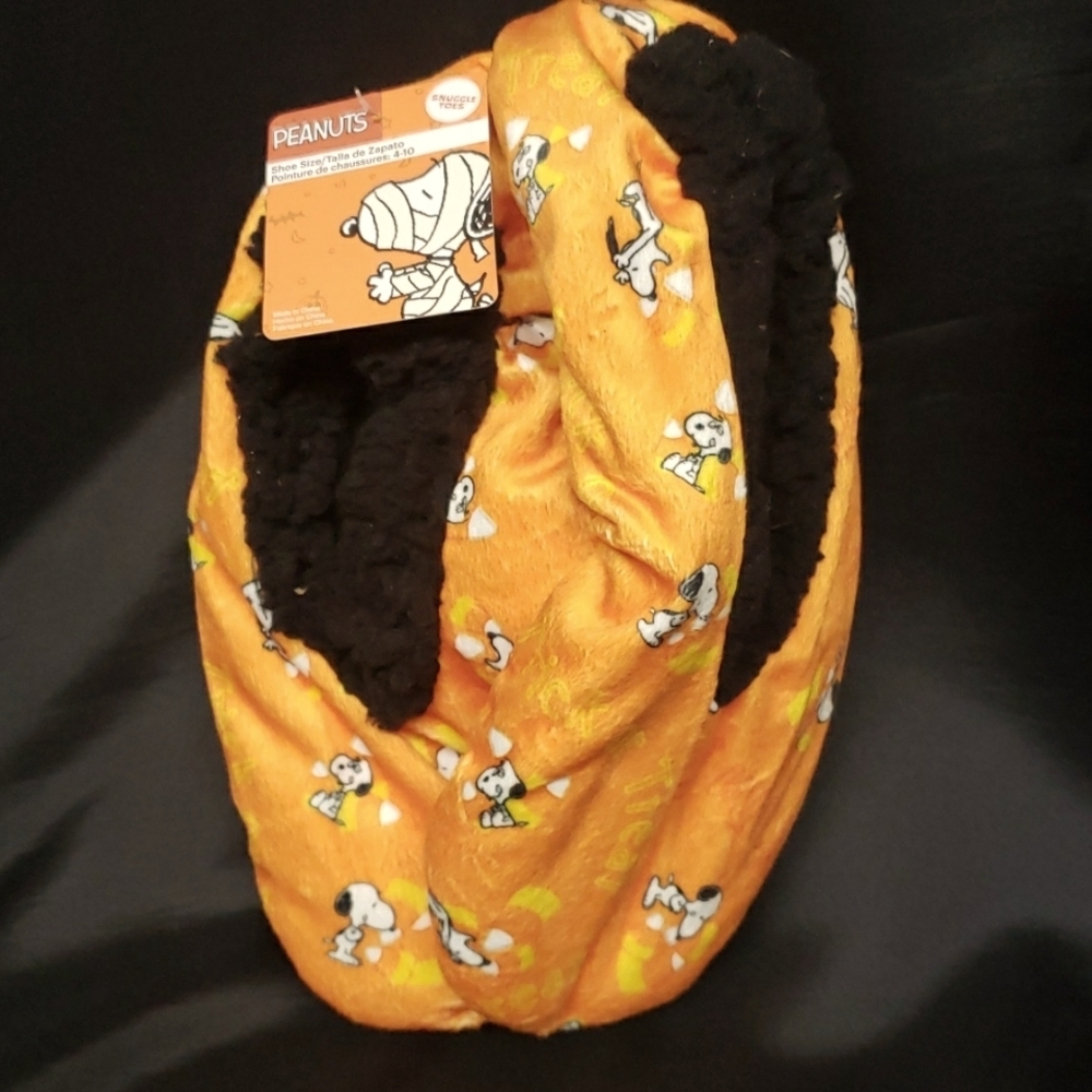 Peanuts Snoopy with Candy Corn "Snuggle Toes" Stretch Plush Slippers, 4-10